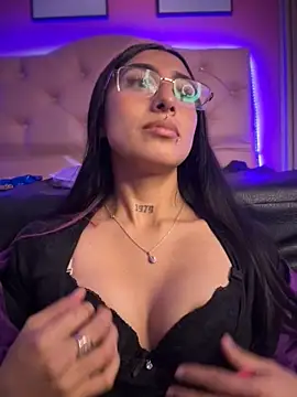 Violeet-Smith online show from 10/21/25, 02:38