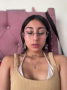 Violeet-Smith online show from 03/06/26, 05:08