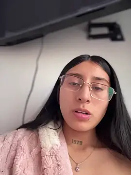 Violeet-Smith online show from 04/15/26, 06:01