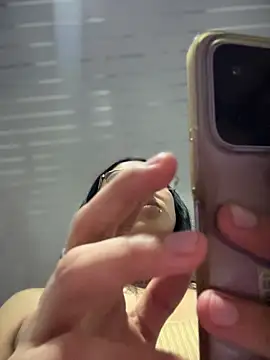 Violeet-Smith online show from 04/02/26, 02:30