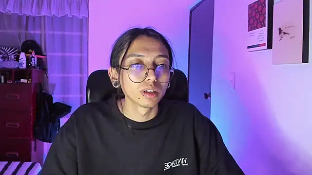 Snapshot of _Astrea_ chatting on 02/15/26, 03:18 Astrea online show from 02/15/26, 03:18