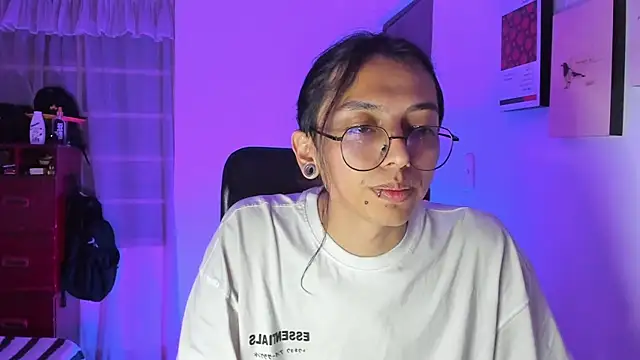 Snapshot of _Astrea_ chatting on 02/17/26, 02:20 Astrea online show from 02/17/26, 02:20