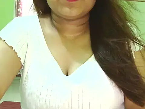 Snapshot of Safa_Pari chatting on 10/22/25, 04:45 Safa Pari online show from 10/22/25, 04:45