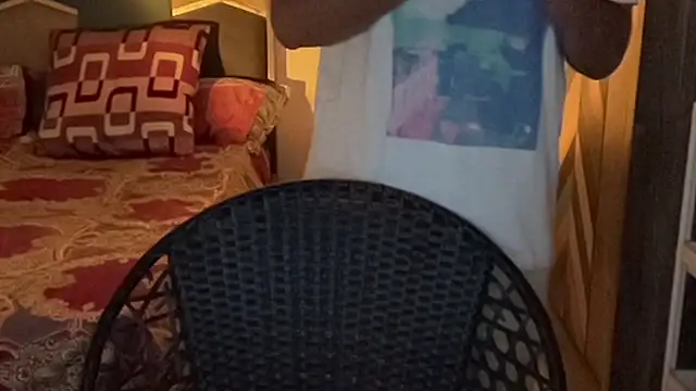 Snapshot of MakeMeAwareAah chatting on 10/23/25, 04:05 MakeMeAwareAah online show from 10/23/25, 04:05