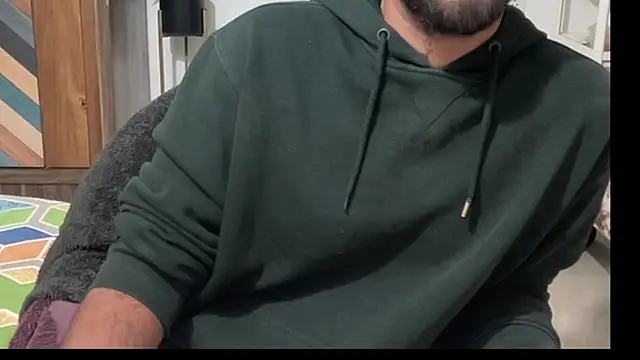 Snapshot of MakeMeAwareAah chatting on 12/17/25, 12:43 MakeMeAwareAah online show from 12/17/25, 12:43