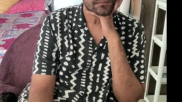 Snapshot of MakeMeAwareAah chatting on 10/26/25, 04:46 MakeMeAwareAah online show from 10/26/25, 04:46