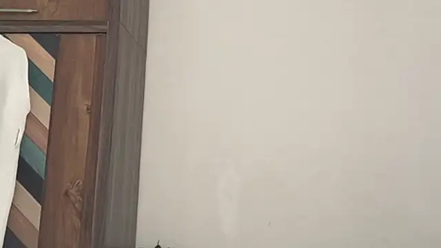 Snapshot of MakeMeAwareAah chatting on 12/22/25, 04:12 MakeMeAwareAah online show from 12/22/25, 04:12