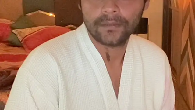 Snapshot of MakeMeAwareAah chatting on 10/20/25, 03:01 MakeMeAwareAah online show from 10/20/25, 03:01