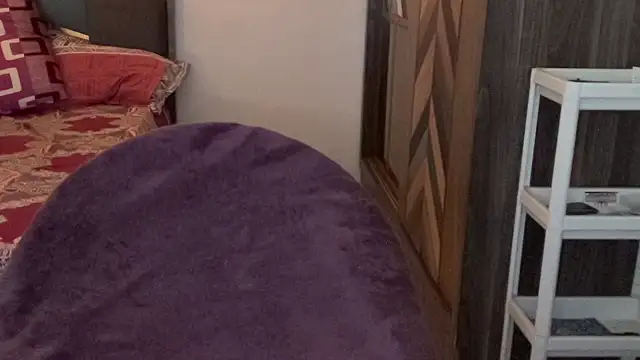 Snapshot of MakeMeAwareAah chatting on 10/23/25, 04:00 MakeMeAwareAah online show from 10/23/25, 04:00