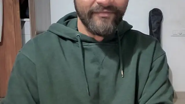 Snapshot of MakeMeAwareAah chatting on 01/11/26, 03:52 MakeMeAwareAah online show from 01/11/26, 03:52