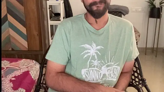 Snapshot of MakeMeAwareAah chatting on 01/08/26, 05:57 MakeMeAwareAah online show from 01/08/26, 05:57