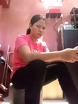 Snapshot of Yummymarie09 chatting on 11/07/25, 04:17 Yummymarie09 online show from 11/07/25, 04:17