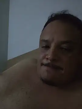 Snapshot of Casalzinhomineiro1 chatting on 07/12/26, 04:57 Casalzinhomineiro1 online show from 07/12/26, 04:57