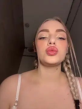 HugeBoobsAlice online show from 05/22/26, 05:27