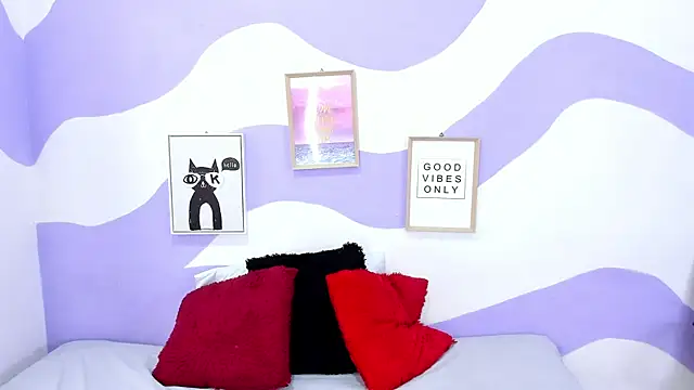 VIOLETA-28 online show from 10/31/25, 02:02