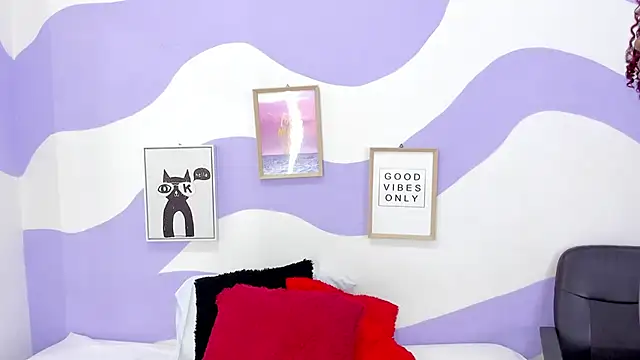 VIOLETA-28 online show from 10/28/25, 01:21