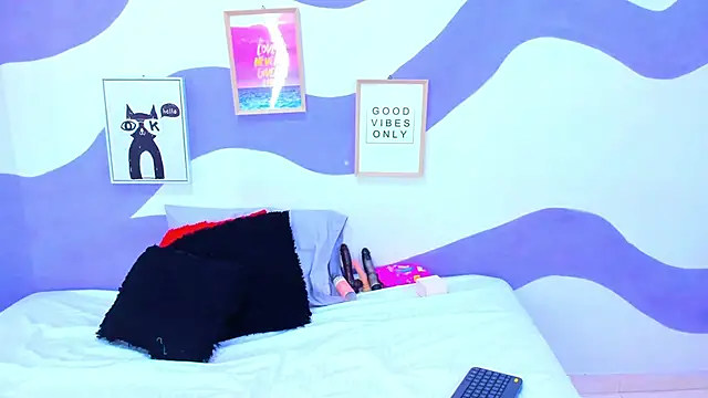 VIOLETA-28 online show from 12/16/25, 01:04