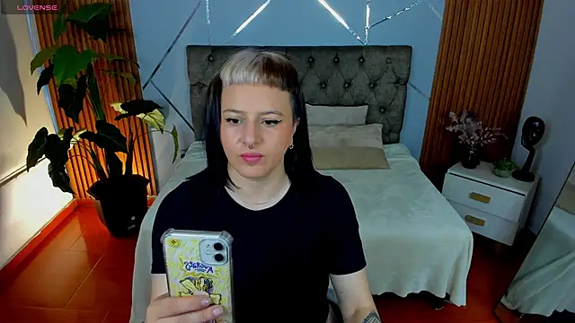 camilaa lux online show from 11/10/25, 11:15