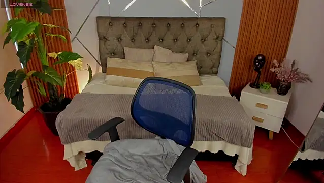 camilaa lux online show from 11/14/25, 01:59