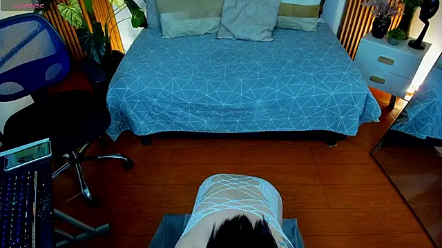 camilaa lux online show from 10/31/25, 10:45