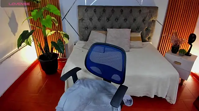 camilaa lux online show from 12/18/25, 04:17