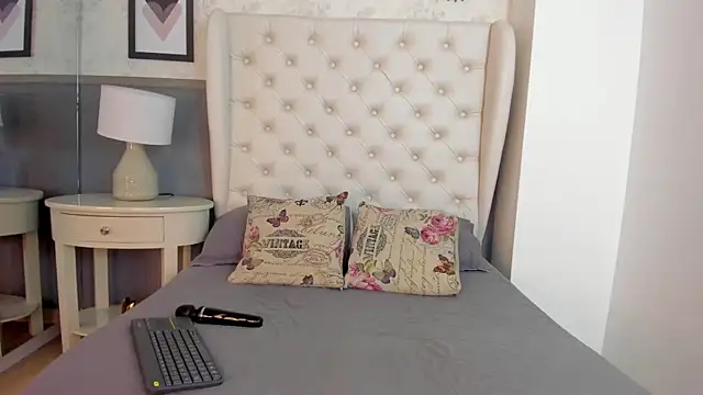 Snapshot of Anna_Tood chatting on 11/06/25, 11:36 Anna Tood online show from 11/06/25, 11:36