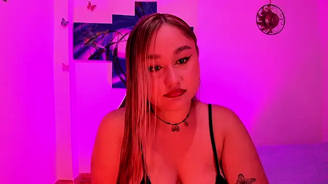 Snapshot of Soouf_ chatting on 12/21/25, 12:24 Soouf online show from 12/21/25, 12:24