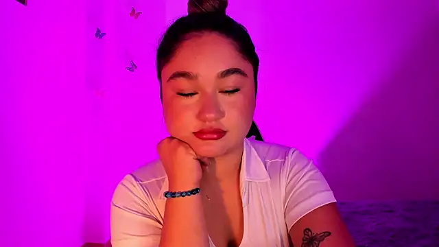 Snapshot of Soouf_ chatting on 11/18/25, 10:40 Soouf online show from 11/18/25, 10:40