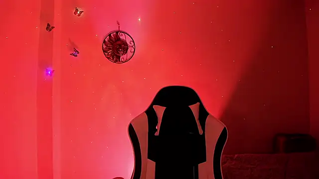 Snapshot of Soouf_ chatting on 11/11/25, 09:37 Soouf online show from 11/11/25, 09:37