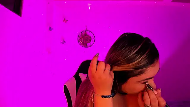 Snapshot of Soouf_ chatting on 11/21/25, 10:03 Soouf online show from 11/21/25, 10:03