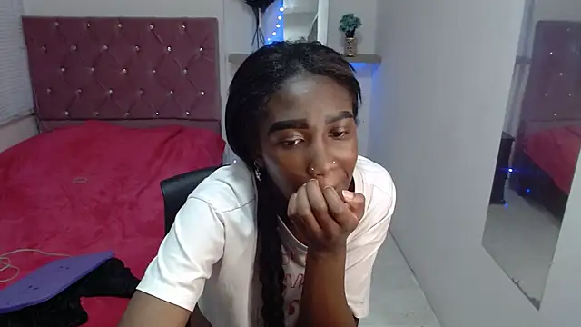 Snapshot of emyfuckhard chatting on 10/21/25, 03:33 emyfuckhard online show from 10/21/25, 03:33