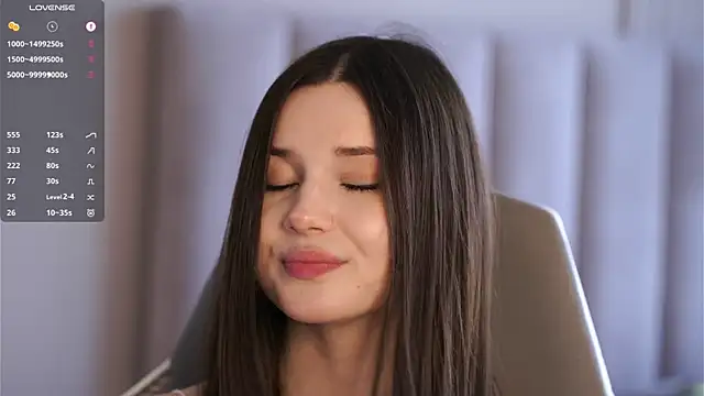 Snapshot of LonnaSkar chatting on 11/20/25, 07:53 LonnaSkar online show from 11/20/25, 07:53