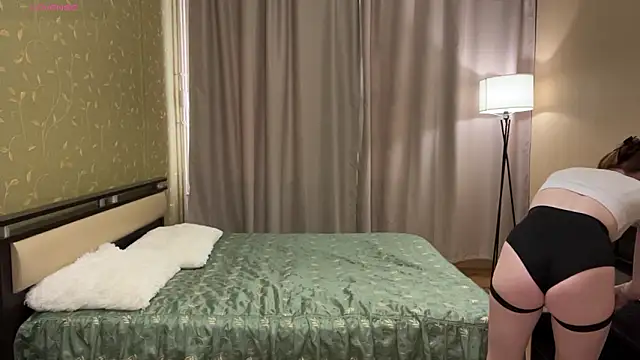 KarlynGow online show from 02/12/26, 07:19