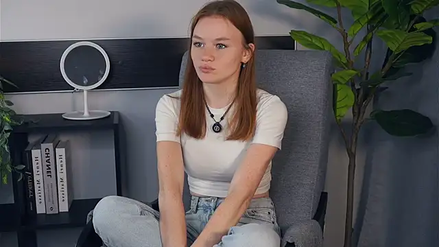 KarlynGow online show from 10/24/25, 05:28