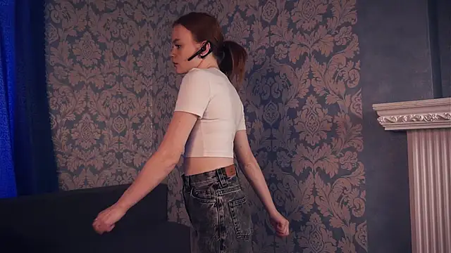 KarlynGow online show from 11/03/25, 06:40