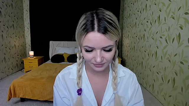 Snapshot of LexyeLure chatting on 10/26/25, 04:13 LexyeLure online show from 10/26/25, 04:13