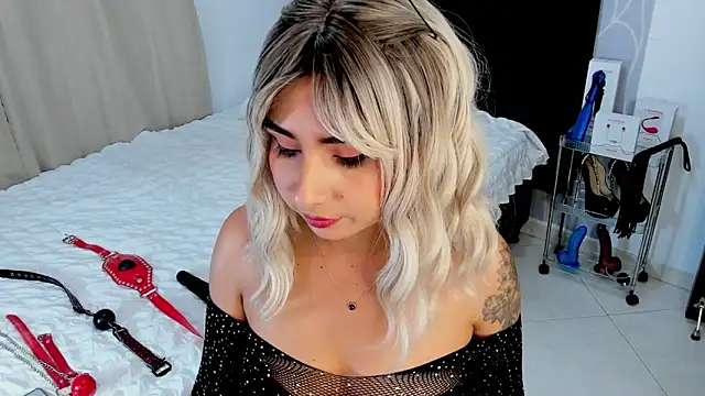 Emilyvalk  online show from 02/04/26, 03:51