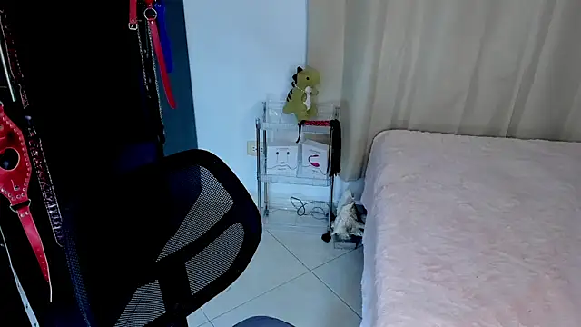 Emilyvalk  online show from 03/09/26, 09:07