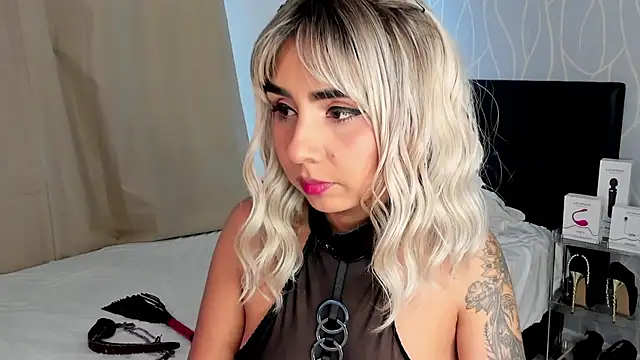 Emilyvalk  online show from 12/14/25, 08:47