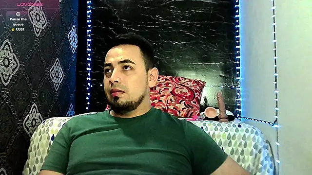 Snapshot of Ethan_quill chatting on 11/18/25, 11:37 Ethan quill online show from 11/18/25, 11:37