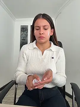 Snapshot of Talia_Bonet chatting on 06/15/26, 02:39 Talia Bonet online show from 06/15/26, 02:39
