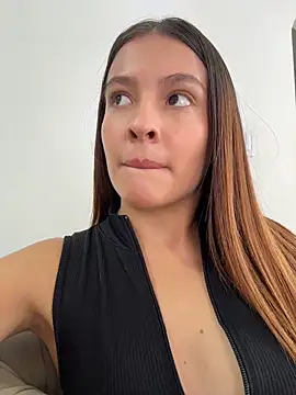 Snapshot of Talia_Bonet chatting on 06/16/26, 05:02 Talia Bonet online show from 06/16/26, 05:02