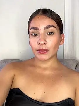Snapshot of Talia_Bonet chatting on 10/22/25, 03:33 Talia Bonet online show from 10/22/25, 03:33