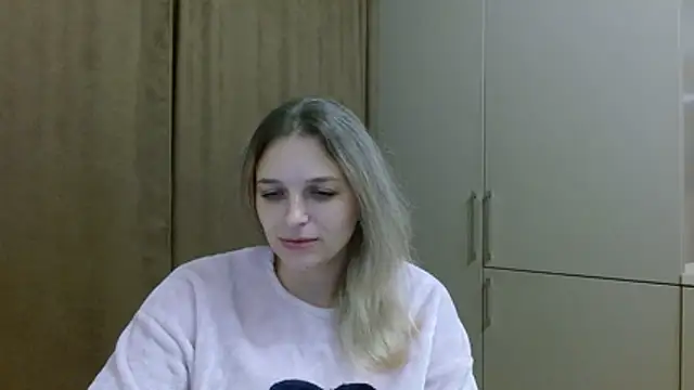 ElisSky301 online show from 10/28/25, 10:09