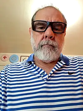 Snapshot of pena633 chatting on 05/20/26, 12:13 pena633 online show from 05/20/26, 12:13