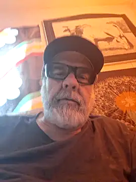 Snapshot of pena633 chatting on 05/14/26, 10:51 pena633 online show from 05/14/26, 10:51