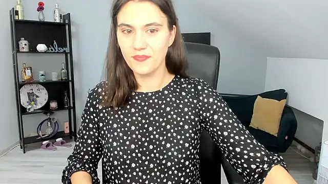 IzzyMonro online show from 10/22/25, 08:30