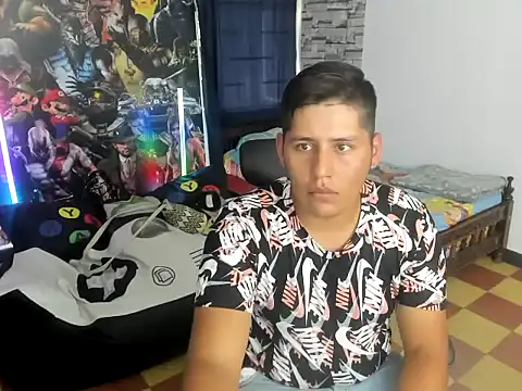 Snapshot of maiker_lozano_ chatting on 10/21/25, 06:51 maiker lozano online show from 10/21/25, 06:51