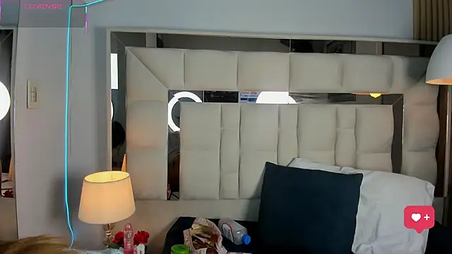 AnguelJones online show from 12/04/25, 04:22