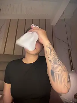 Beella1  online show from 11/13/25, 11:14